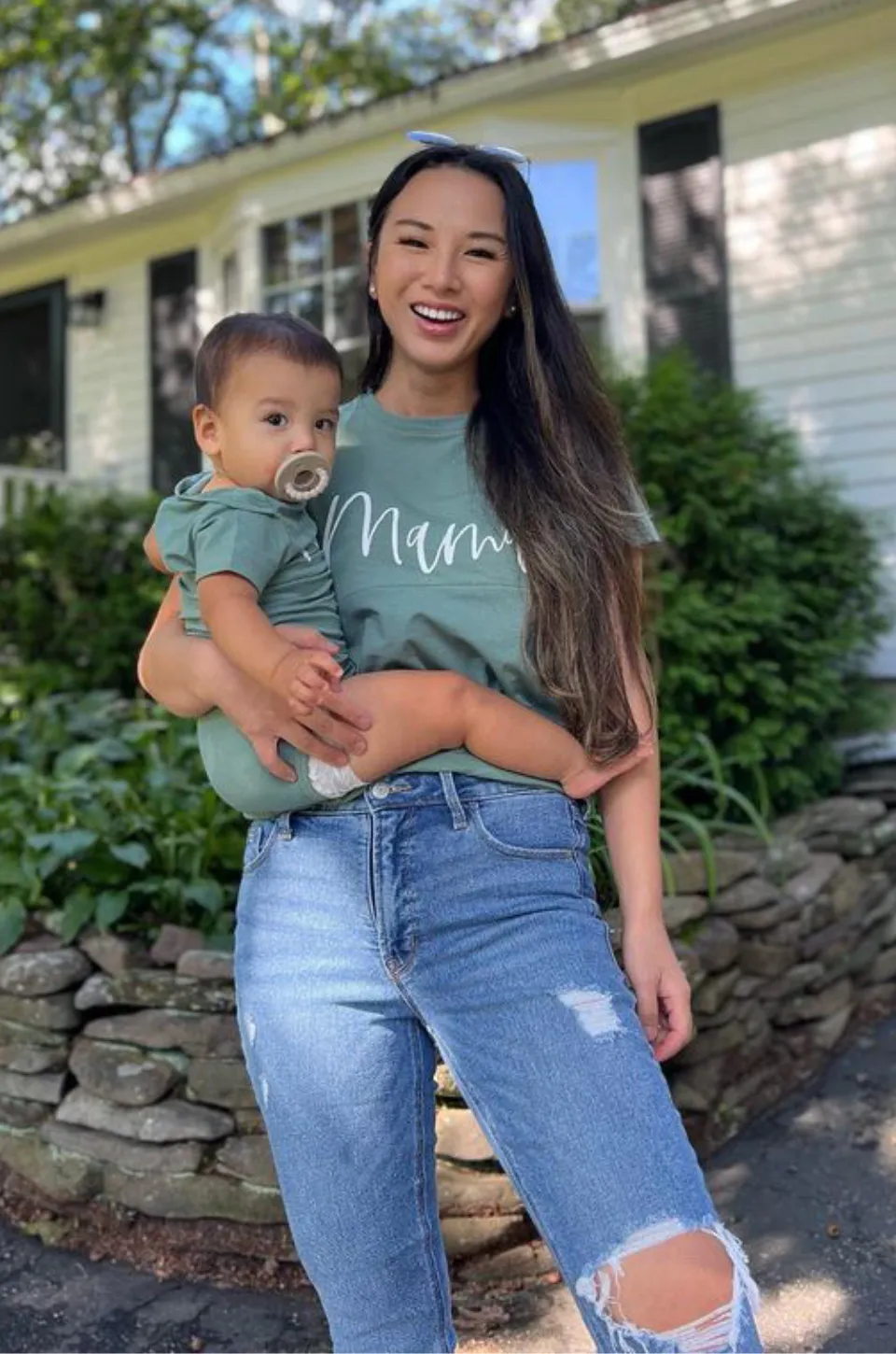 Cursive "Mama" Nursing T-Shirt - Forest