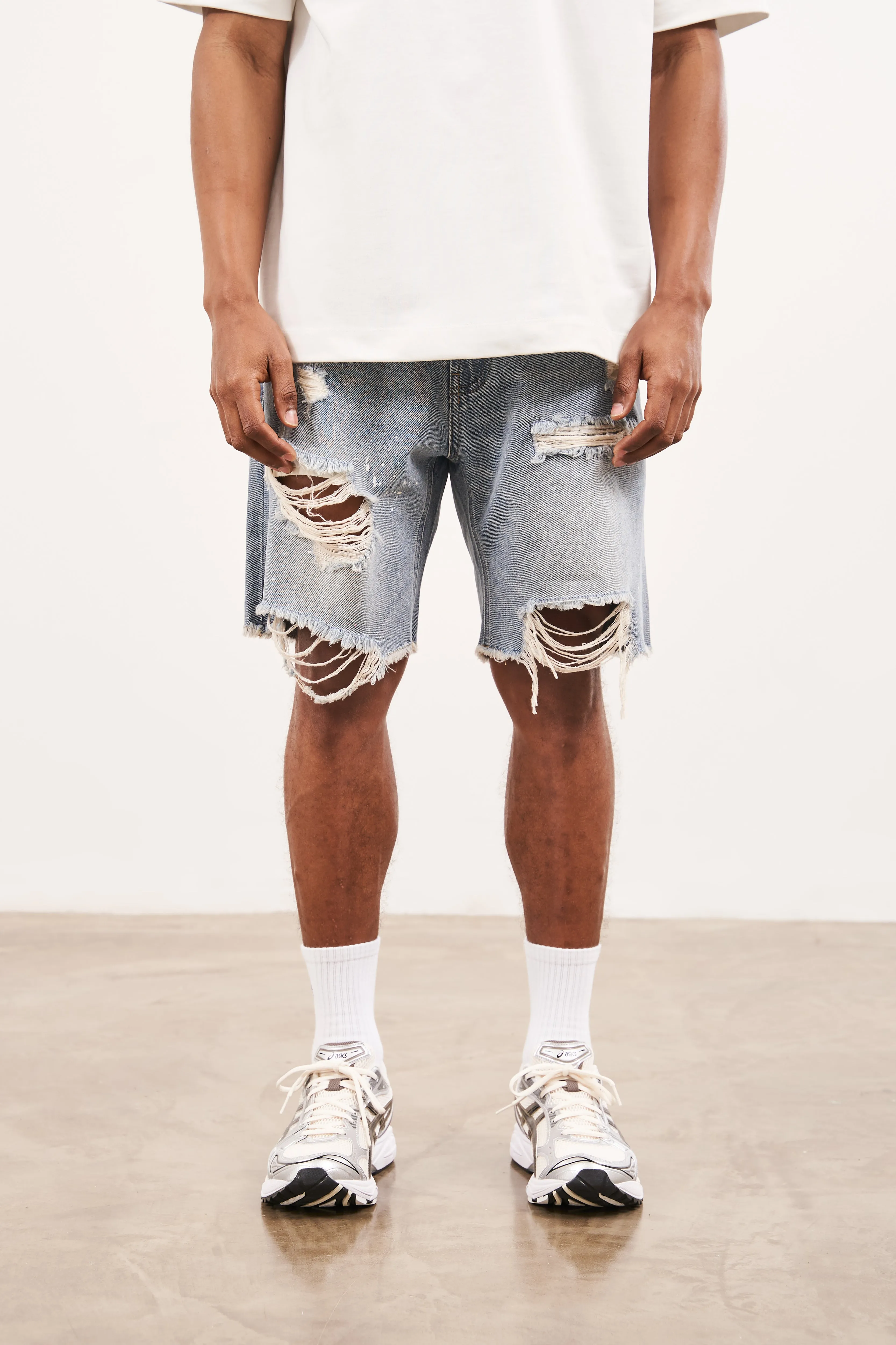 DISTRESSED RAW HEM DENIM SHORTS - WASHED BLUE