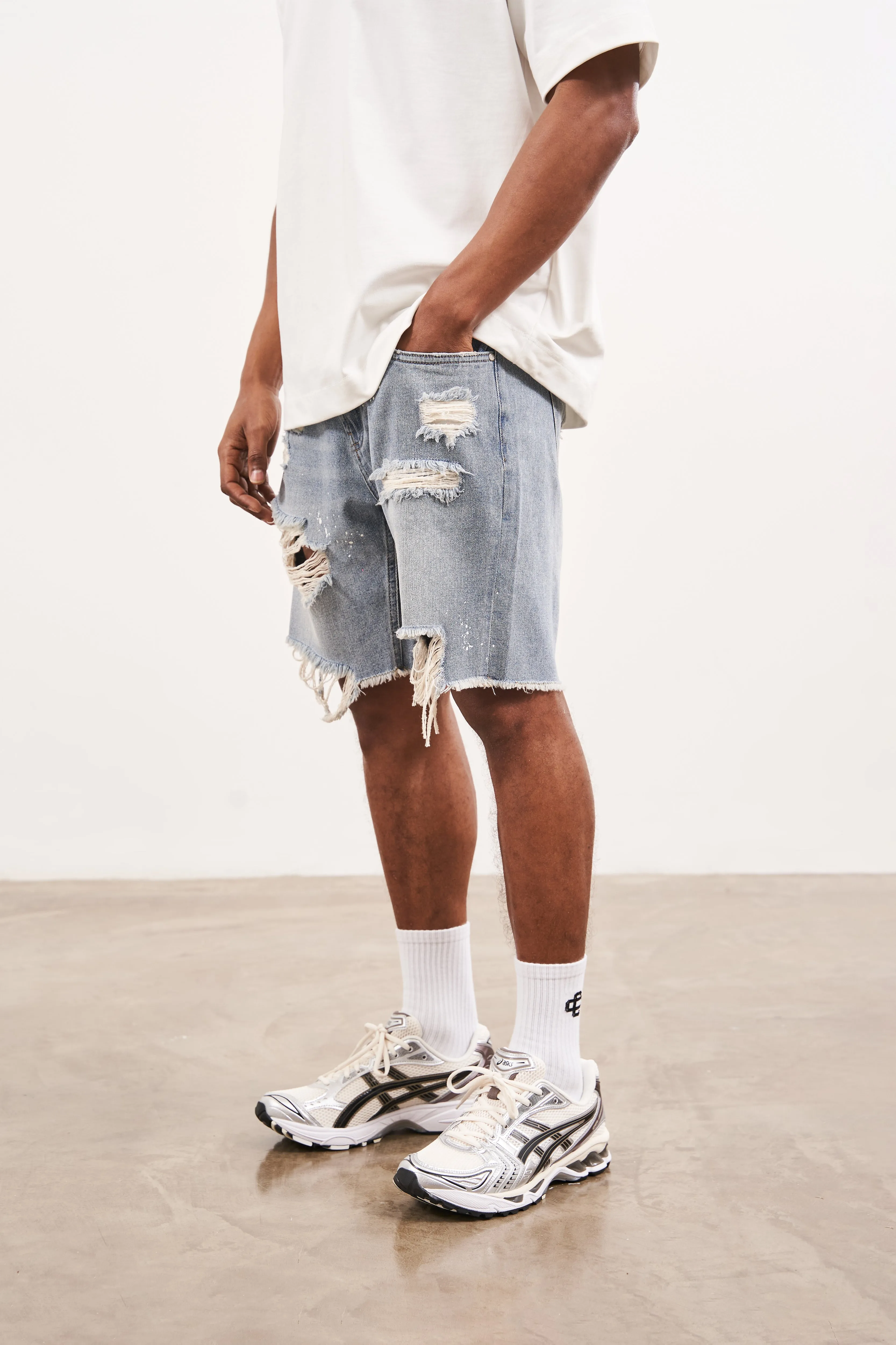 DISTRESSED RAW HEM DENIM SHORTS - WASHED BLUE