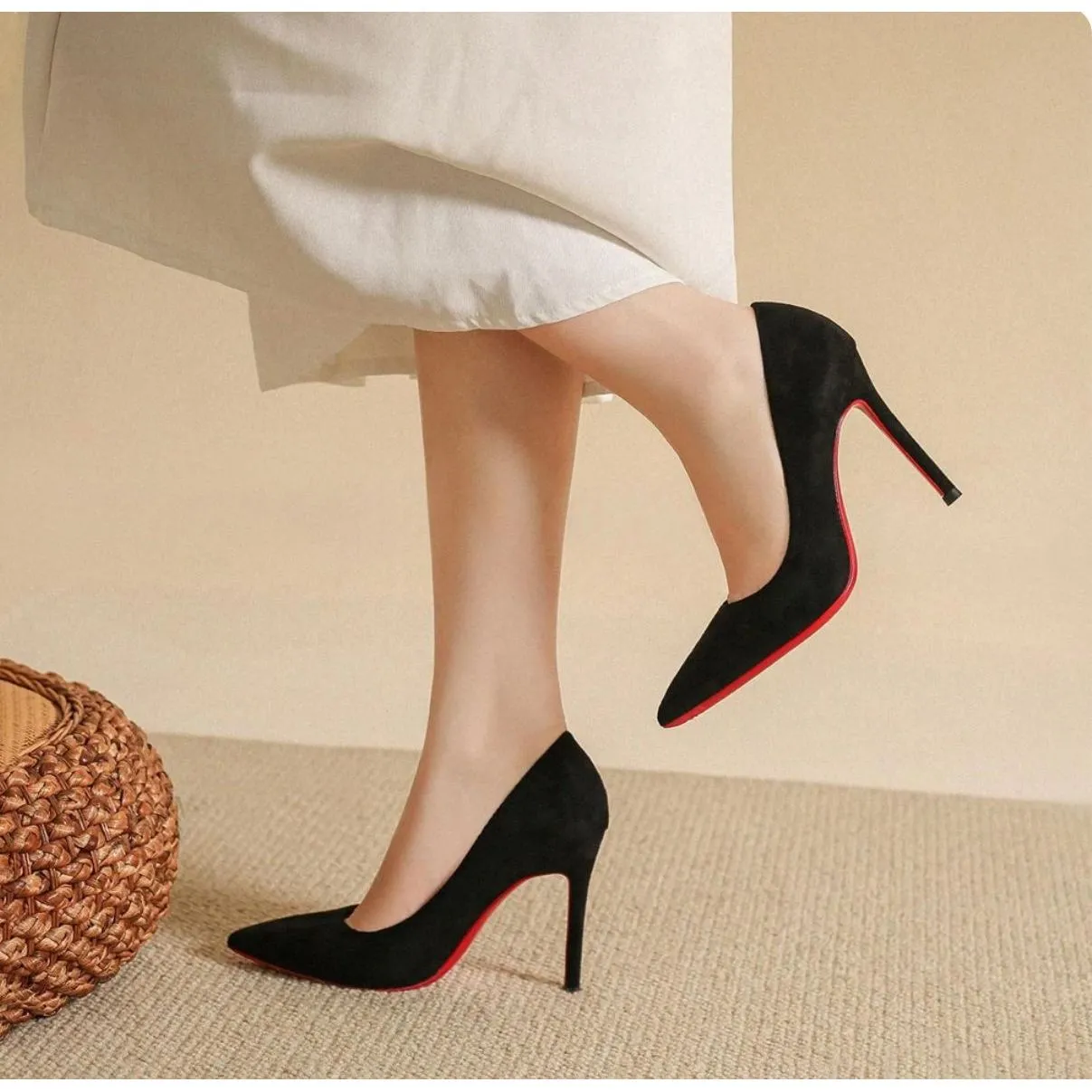 Elegant Pointed Toe Red Sole Shoe