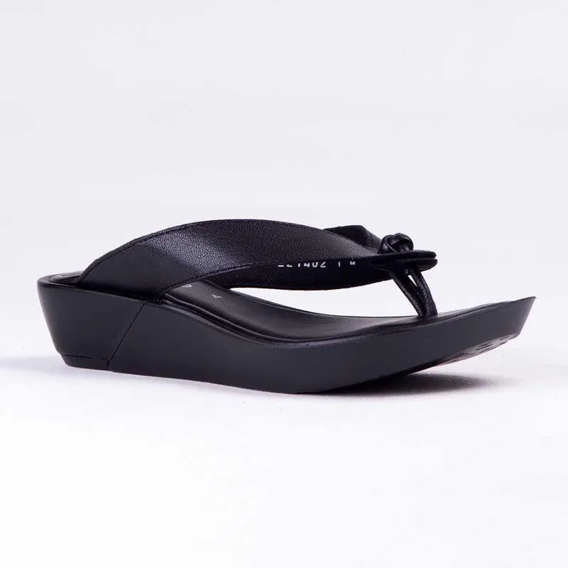 Froggie Rox Leather Comfort Thong Sandal - Black