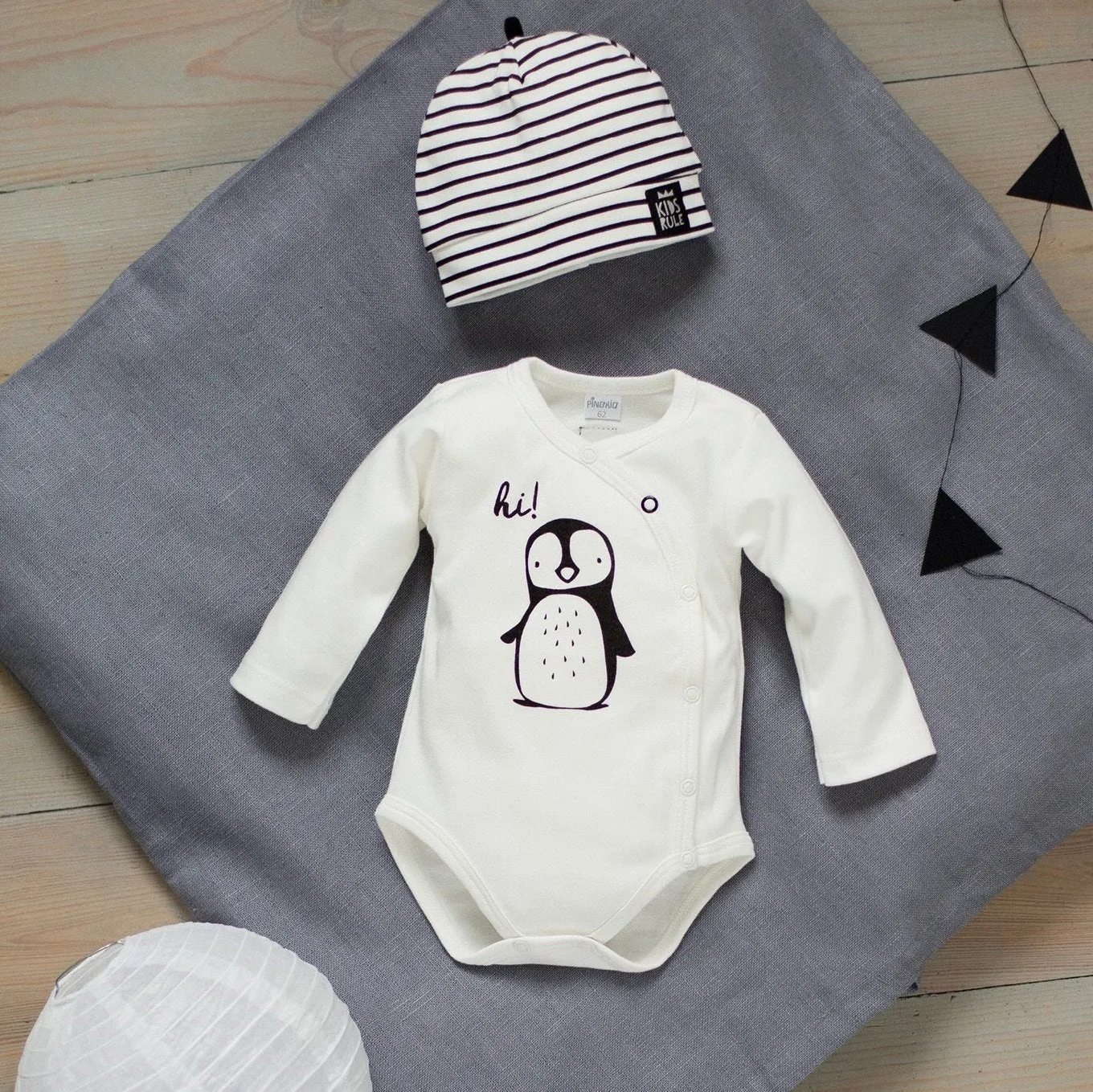 PINOKIO PENGUIN BUTTONED ROMPER 小企鵝長袖和尚袍