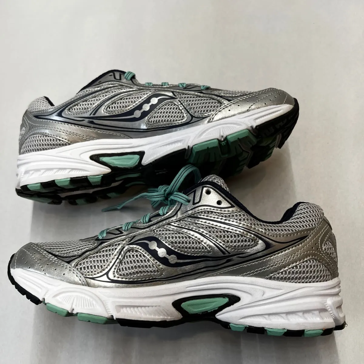 SAUCONY Women's Grid Cohesion 7 -Silver/Navy/Green- Running Shoe Size 7.5M Preowned